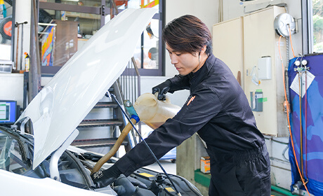 車検をしている様子の写真